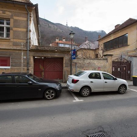 Appartamento Charming Old Town Flat With Mountain View Braşov Esterno foto