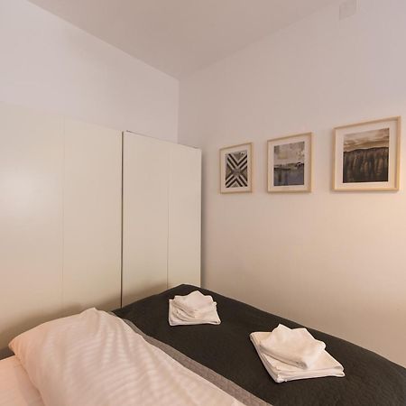 Appartamento Charming Old Town Flat With Mountain View Braşov Esterno foto