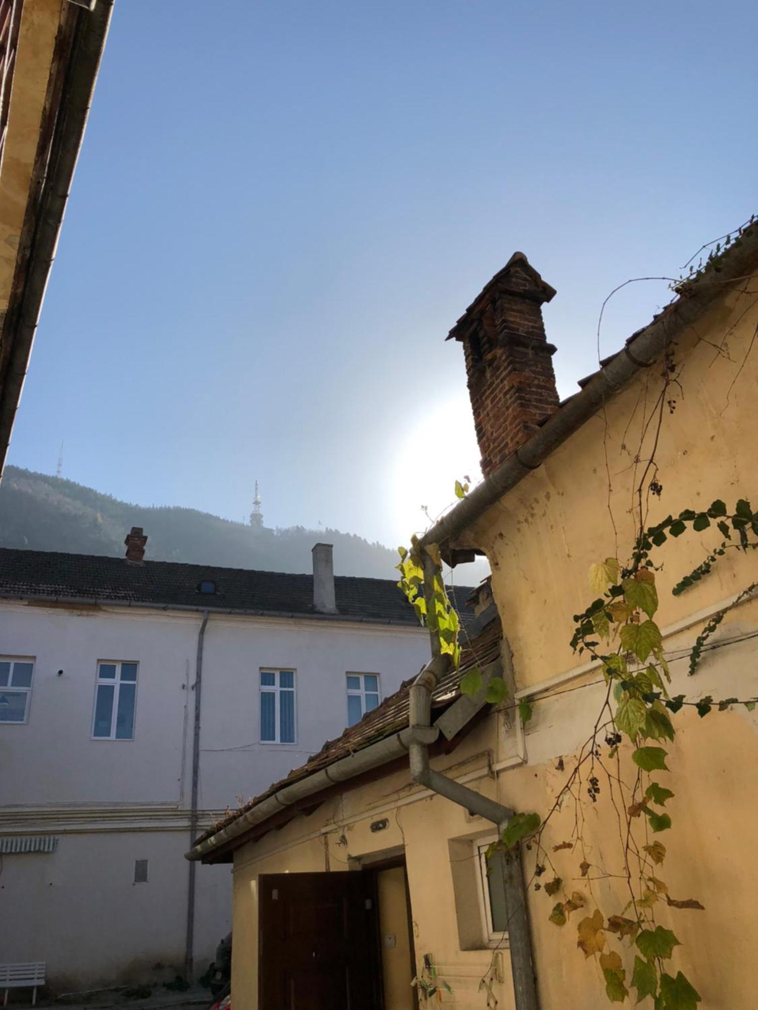 Appartamento Charming Old Town Flat With Mountain View Braşov Esterno foto
