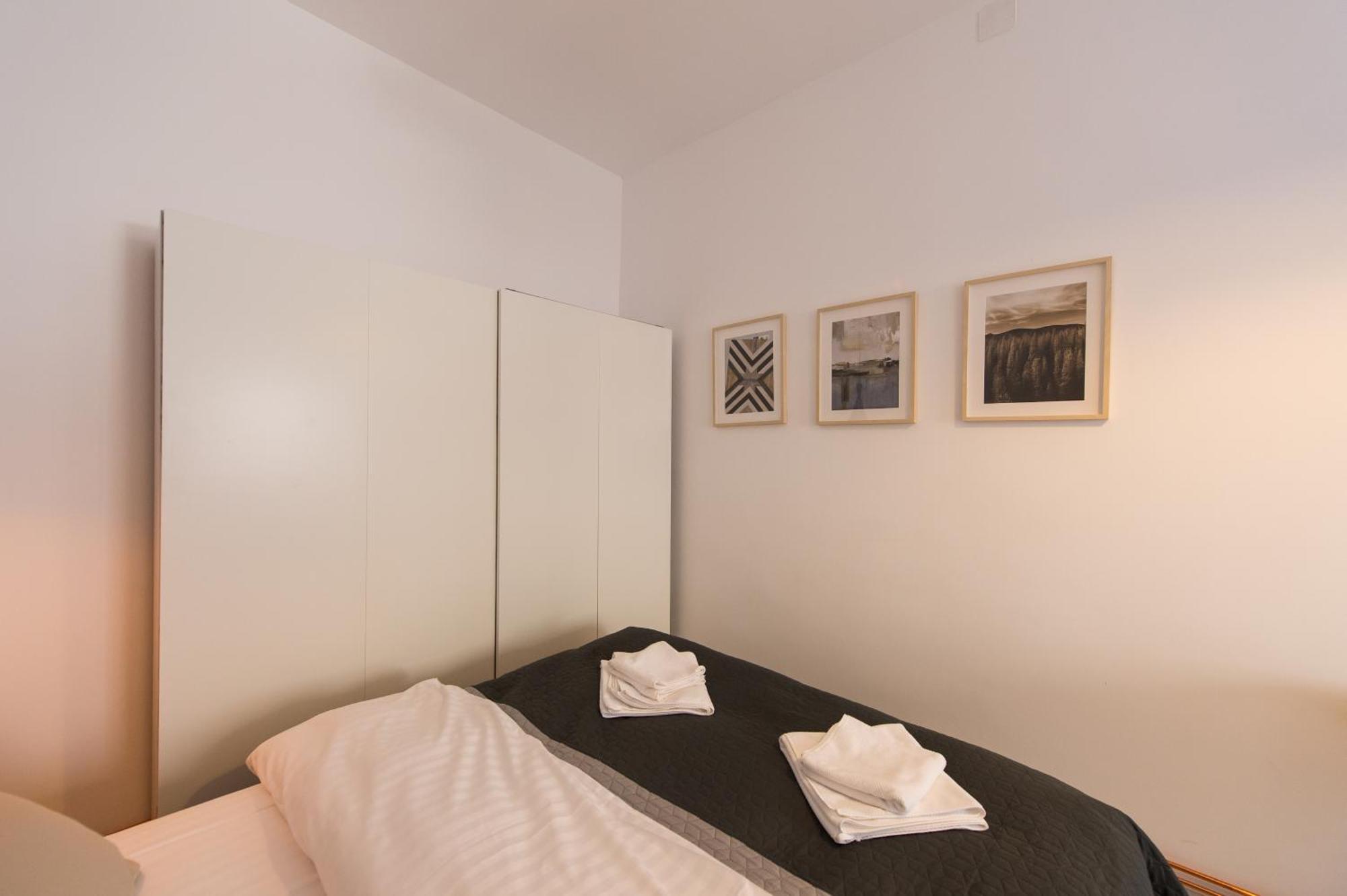 Appartamento Charming Old Town Flat With Mountain View Braşov Esterno foto