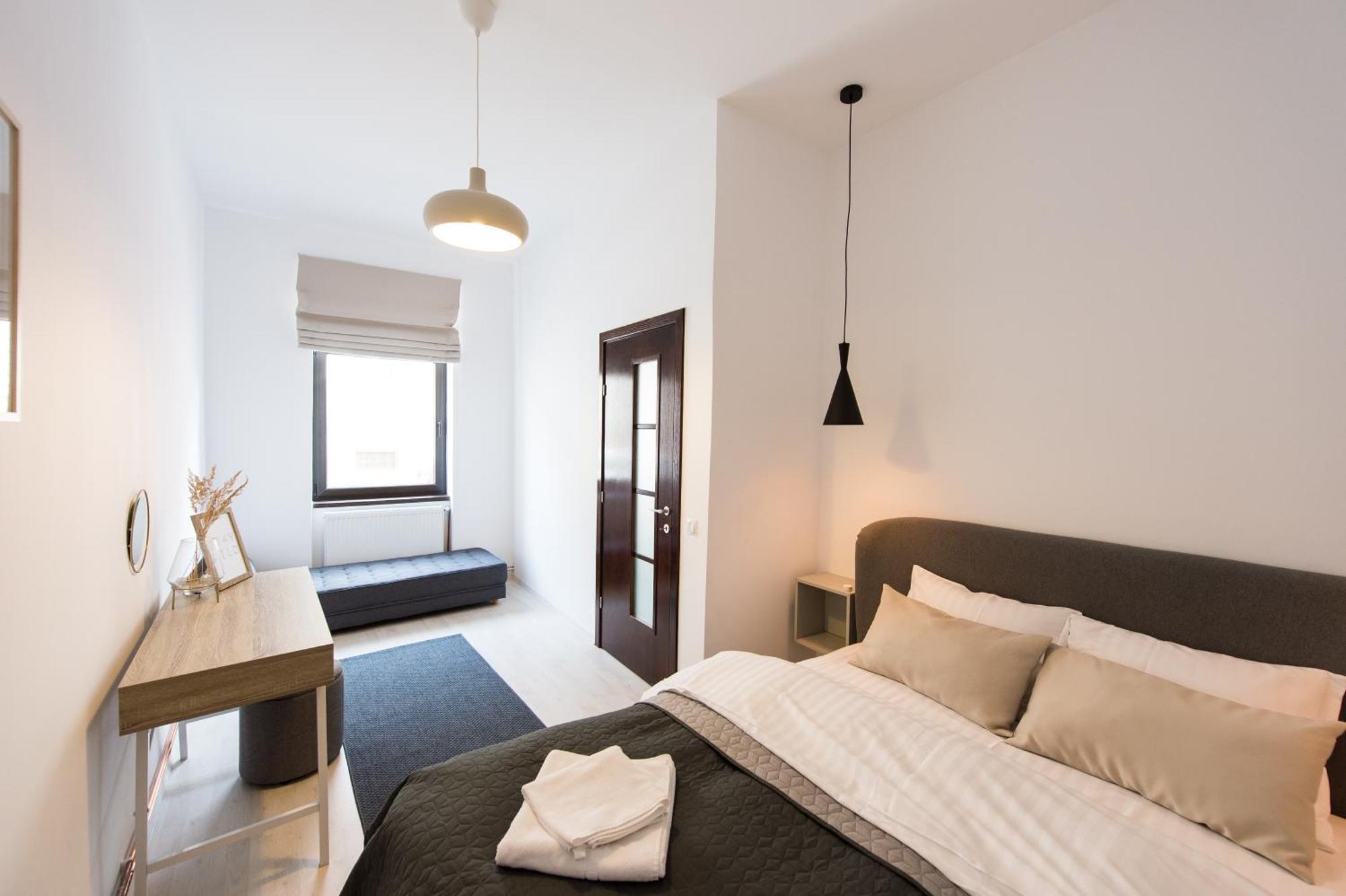 Appartamento Charming Old Town Flat With Mountain View Braşov Esterno foto