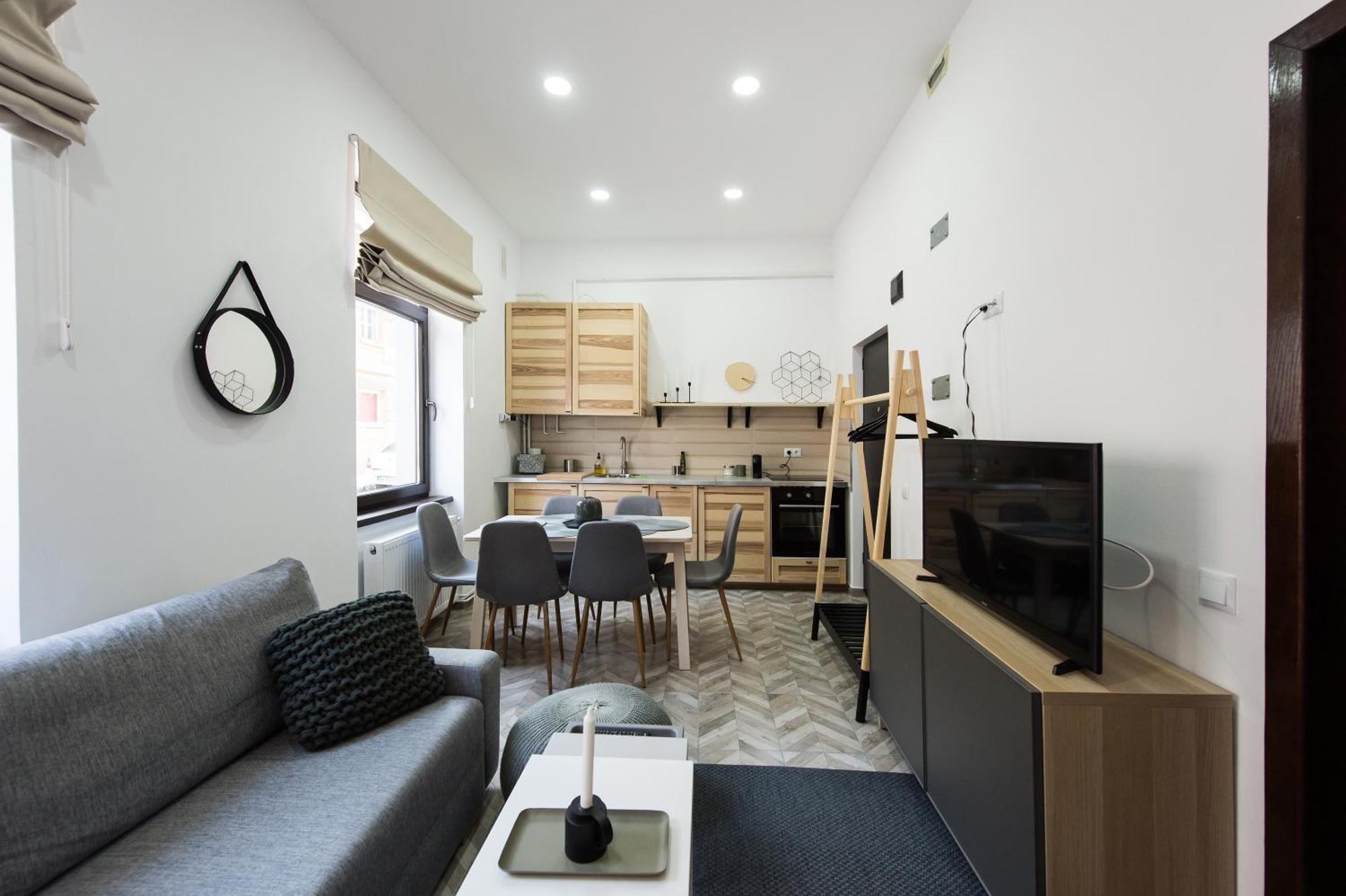 Appartamento Charming Old Town Flat With Mountain View Braşov Esterno foto
