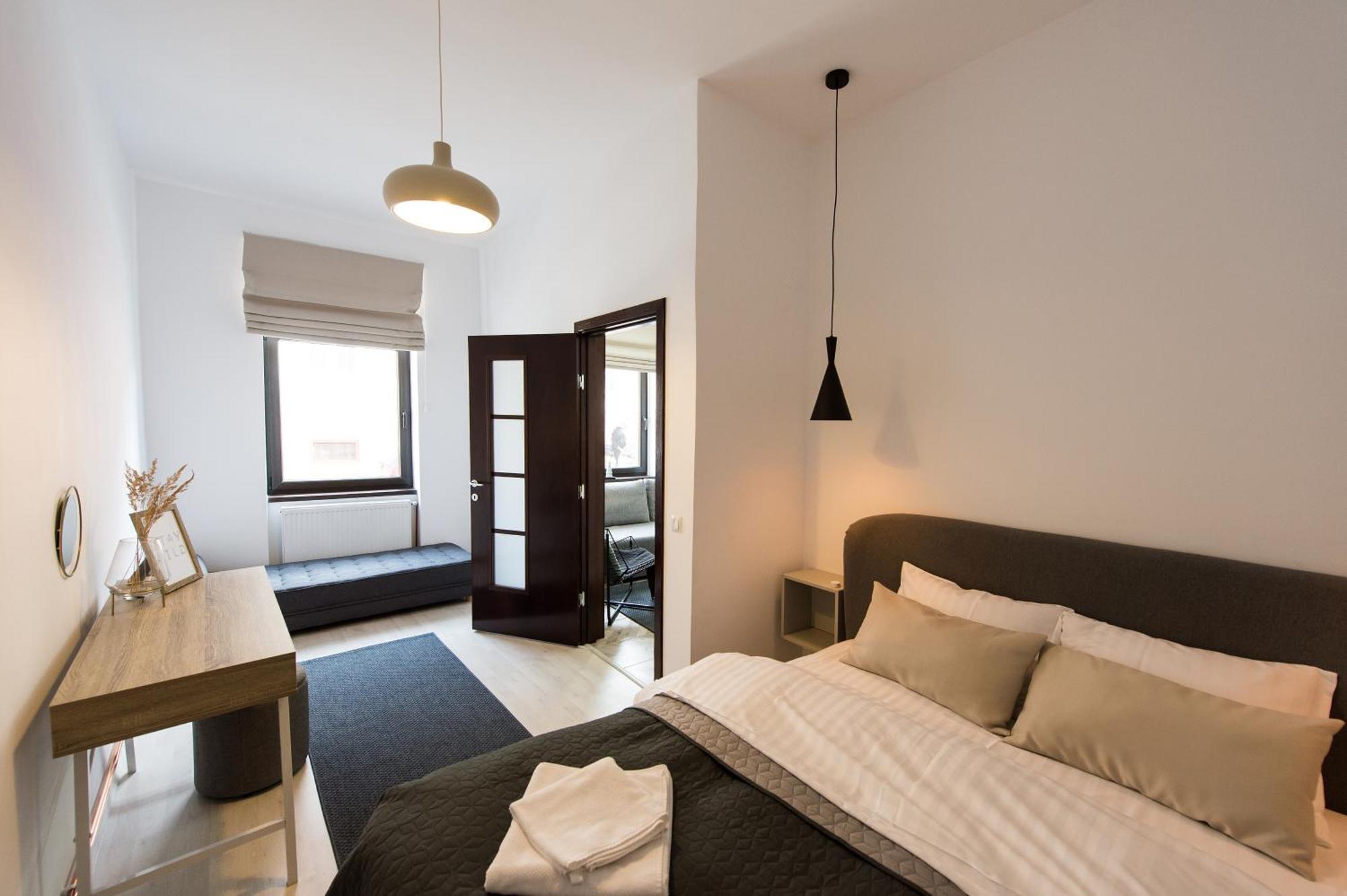 Appartamento Charming Old Town Flat With Mountain View Braşov Esterno foto
