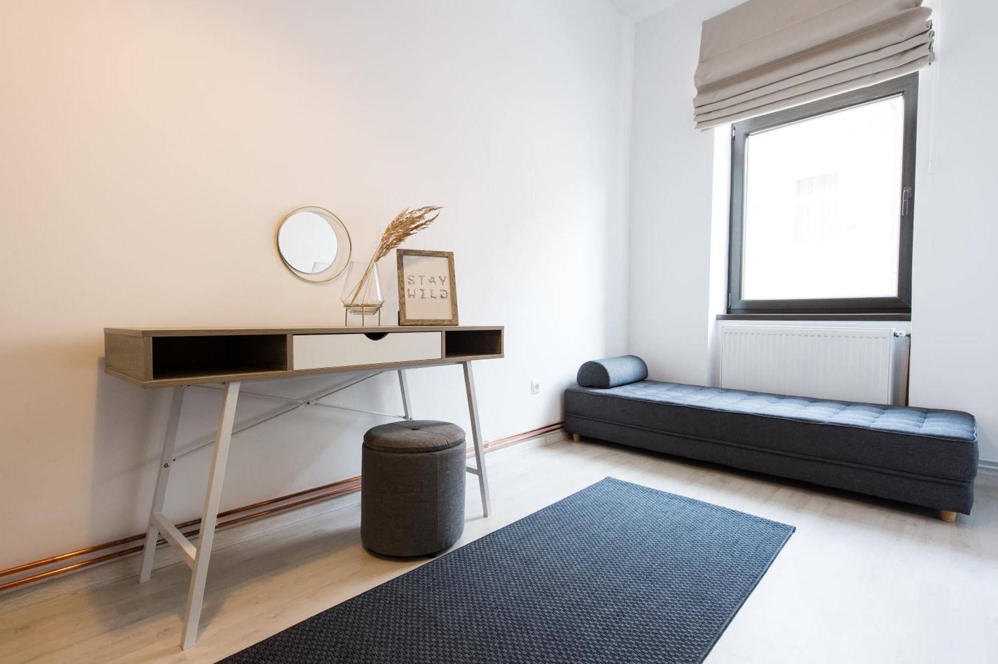 Appartamento Charming Old Town Flat With Mountain View Braşov Esterno foto