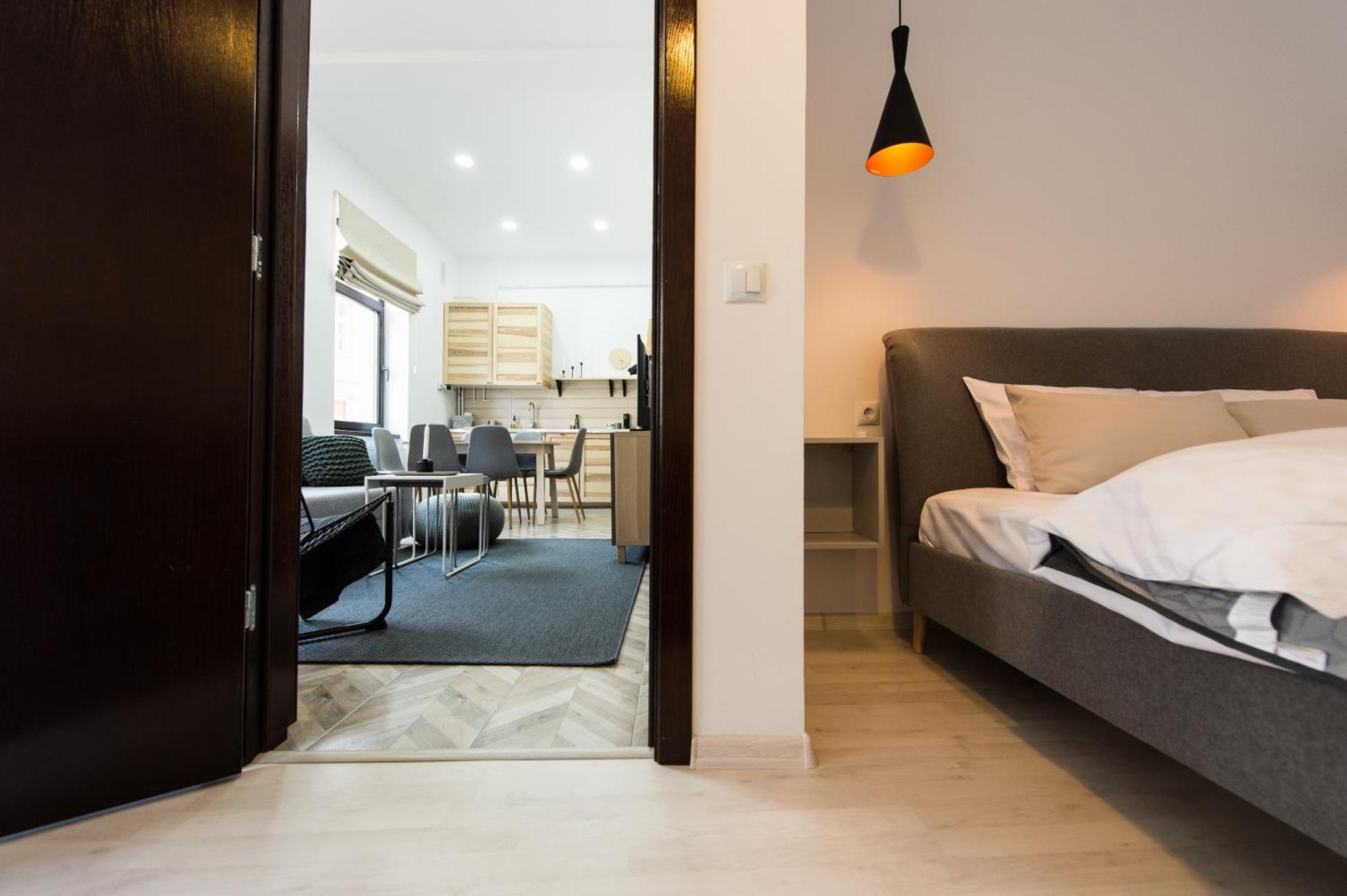 Appartamento Charming Old Town Flat With Mountain View Braşov Esterno foto