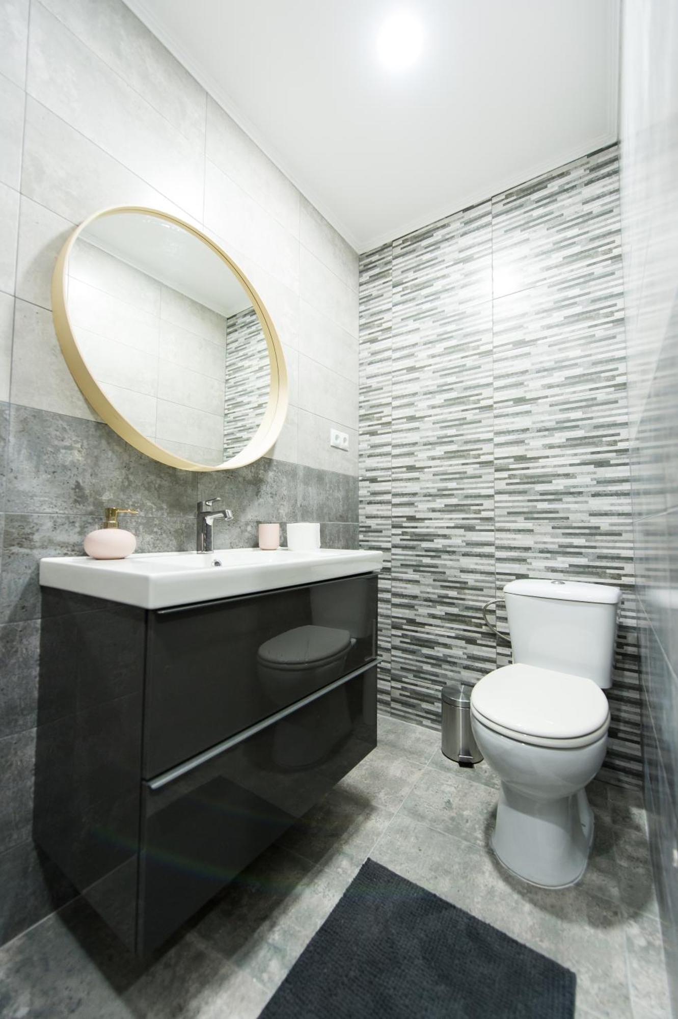 Appartamento Charming Old Town Flat With Mountain View Braşov Esterno foto